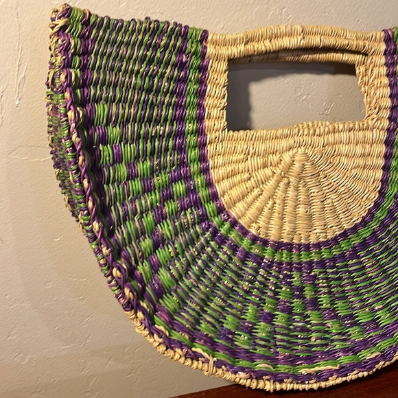 Nena and Co Half Moon Ghana Hand Crafted Bag - Picture 4 of 10